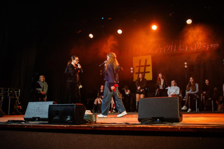 „Zanim zamilknę” – poruszający głos młodego pokolenia na scenie w Ząbkowicach Śląskich