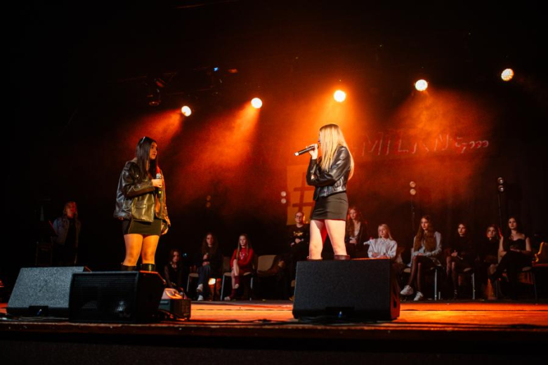 „Zanim zamilknę” – poruszający głos młodego pokolenia na scenie w Ząbkowicach Śląskich