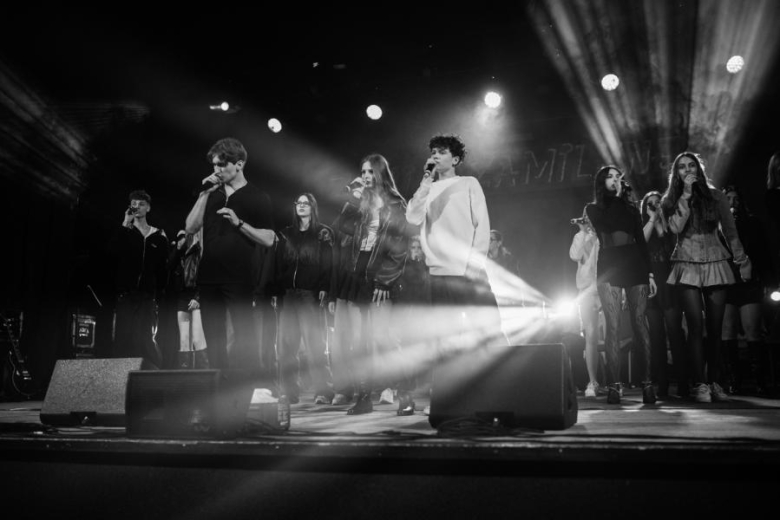 „Zanim zamilknę” – poruszający głos młodego pokolenia na scenie w Ząbkowicach Śląskich