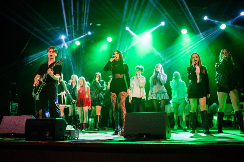 „Zanim zamilknę” – poruszający głos młodego pokolenia na scenie w Ząbkowicach Śląskich