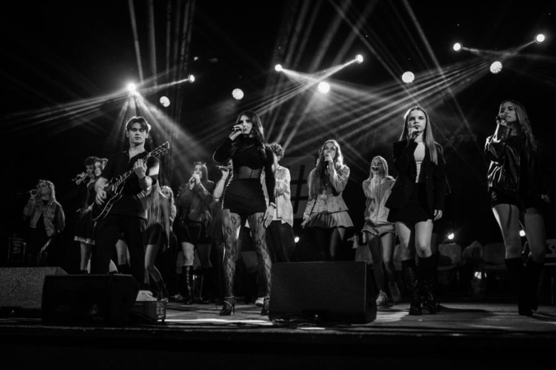 „Zanim zamilknę” – poruszający głos młodego pokolenia na scenie w Ząbkowicach Śląskich