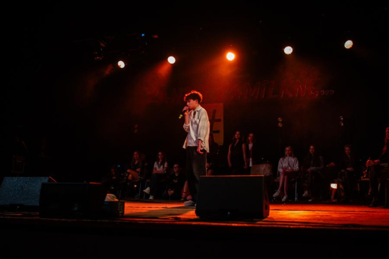 „Zanim zamilknę” – poruszający głos młodego pokolenia na scenie w Ząbkowicach Śląskich