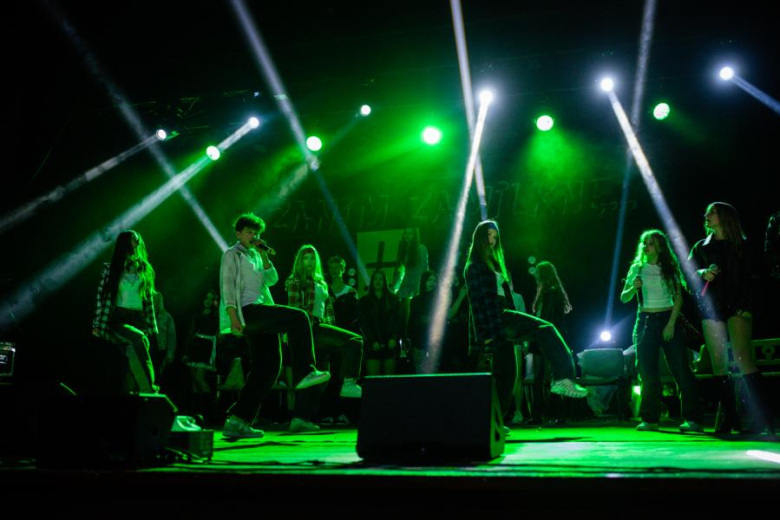„Zanim zamilknę” – poruszający głos młodego pokolenia na scenie w Ząbkowicach Śląskich