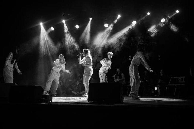 „Zanim zamilknę” – poruszający głos młodego pokolenia na scenie w Ząbkowicach Śląskich