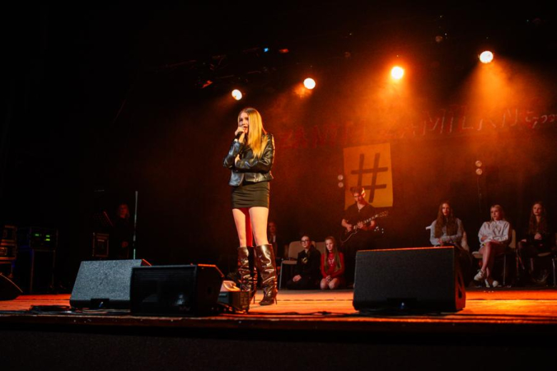 „Zanim zamilknę” – poruszający głos młodego pokolenia na scenie w Ząbkowicach Śląskich