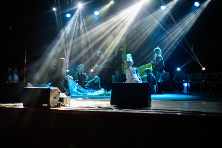 „Zanim zamilknę” – poruszający głos młodego pokolenia na scenie w Ząbkowicach Śląskich