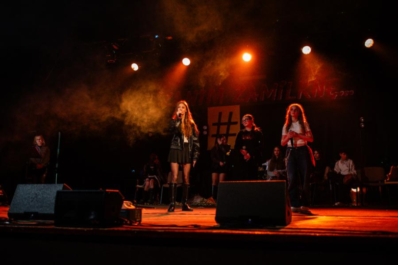 „Zanim zamilknę” – poruszający głos młodego pokolenia na scenie w Ząbkowicach Śląskich