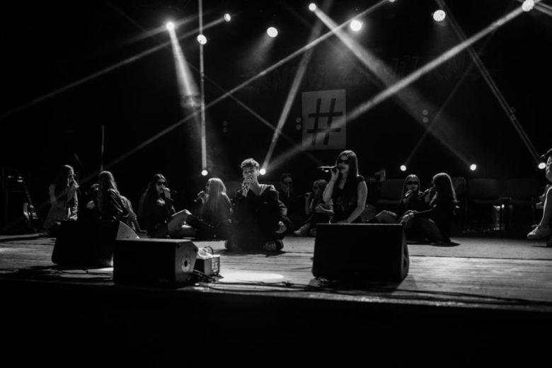 „Zanim zamilknę” – poruszający głos młodego pokolenia na scenie w Ząbkowicach Śląskich