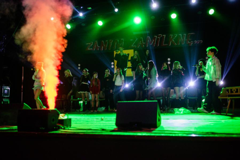 „Zanim zamilknę” – poruszający głos młodego pokolenia na scenie w Ząbkowicach Śląskich