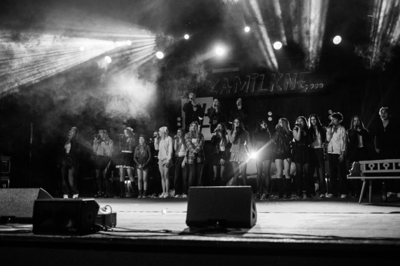 „Zanim zamilknę” – poruszający głos młodego pokolenia na scenie w Ząbkowicach Śląskich