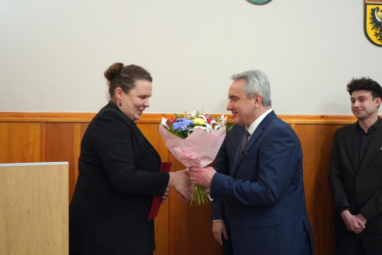 Powiat dopłaci do komunikacji gminnej. Znamy nazwisko nowej Powiatowej Lekarz Weterynarii