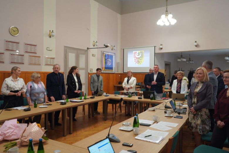 Powiat dopłaci do komunikacji gminnej. Znamy nazwisko nowej Powiatowej Lekarz Weterynarii