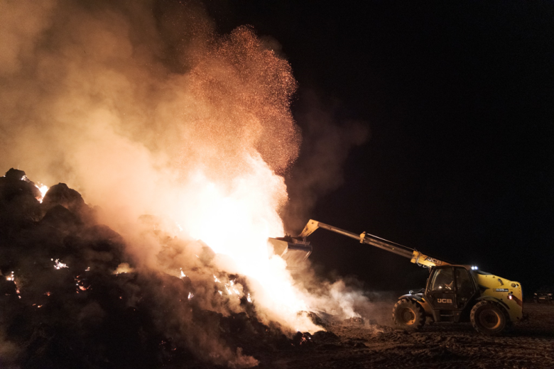 Spłonęło ponad tysiąc balotów słomy. Wyznaczono 10 tys. zł nagrody za wskazanie sprawcy