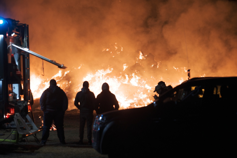 Spłonęło ponad tysiąc balotów słomy. Wyznaczono 10 tys. zł nagrody za wskazanie sprawcy