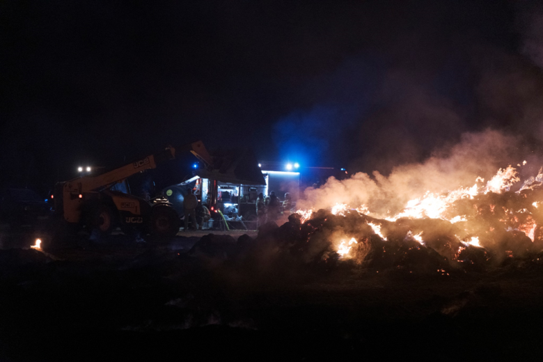 Spłonęło ponad tysiąc balotów słomy. Wyznaczono 10 tys. zł nagrody za wskazanie sprawcy