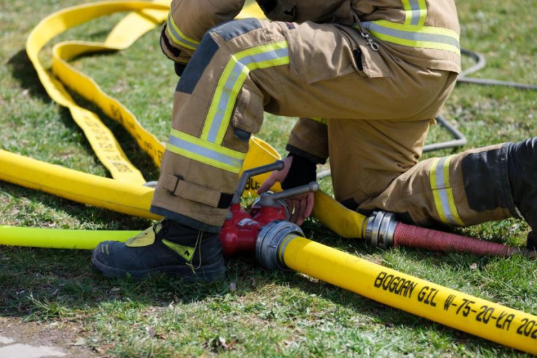 Śmigus-Dyngus w Kamieńcu Ząbkowickim. Strażacy-ochotnicy stoczyli wodną bitwę