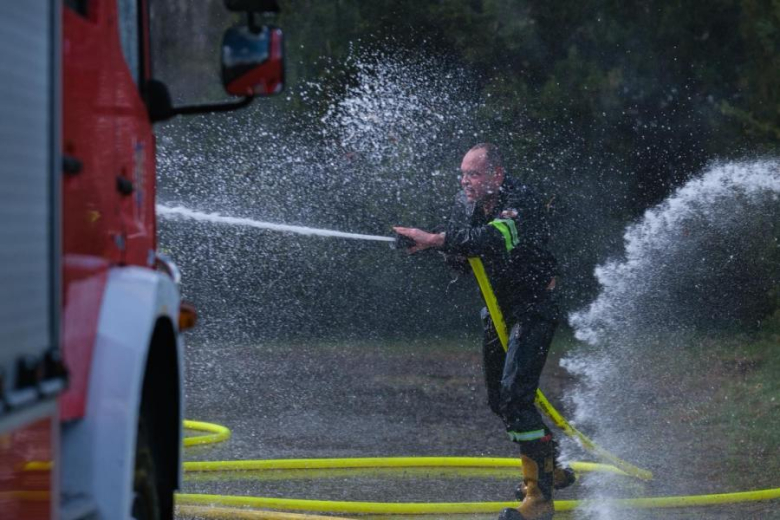 Śmigus-Dyngus w Kamieńcu Ząbkowickim. Strażacy-ochotnicy stoczyli wodną bitwę