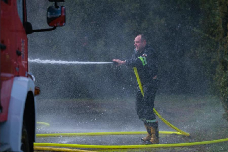 Śmigus-Dyngus w Kamieńcu Ząbkowickim. Strażacy-ochotnicy stoczyli wodną bitwę