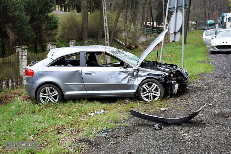 Na drodze krajowej nr 46 w Mąkolnie w gminie Złoty Stok doszło do zderzenia dwóch pojazdów