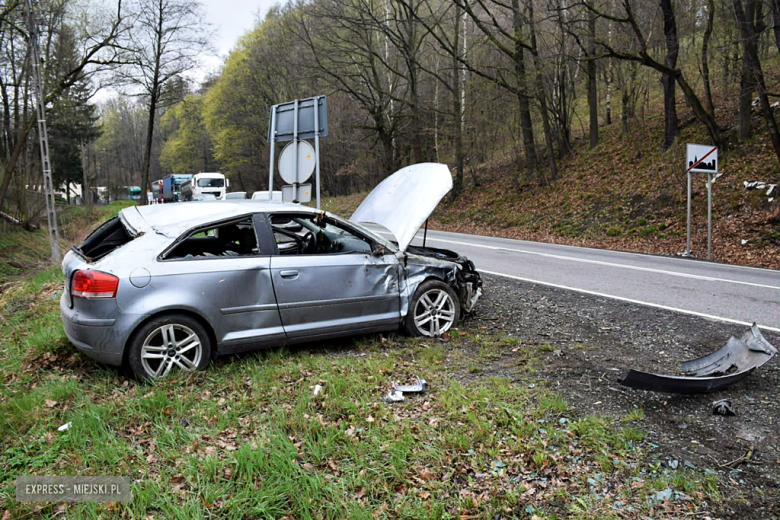 Na drodze krajowej nr 46 w Mąkolnie w gminie Złoty Stok doszło do zderzenia dwóch pojazdów