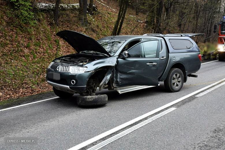 Na drodze krajowej nr 46 w Mąkolnie w gminie Złoty Stok doszło do zderzenia dwóch pojazdów