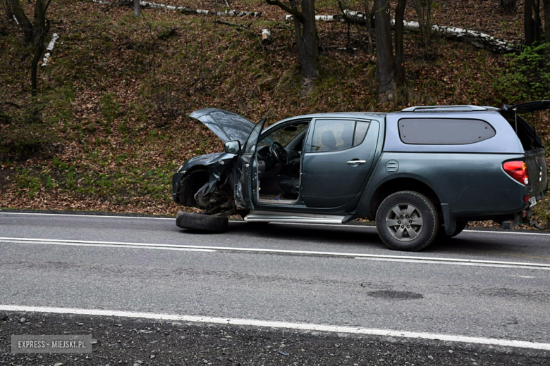 Na drodze krajowej nr 46 w Mąkolnie w gminie Złoty Stok doszło do zderzenia dwóch pojazdów