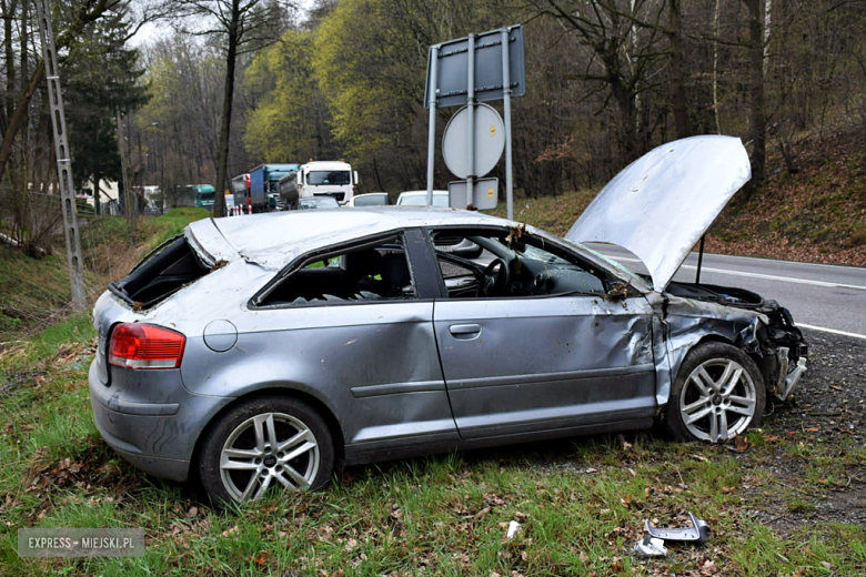 Na drodze krajowej nr 46 w Mąkolnie w gminie Złoty Stok doszło do zderzenia dwóch pojazdów
