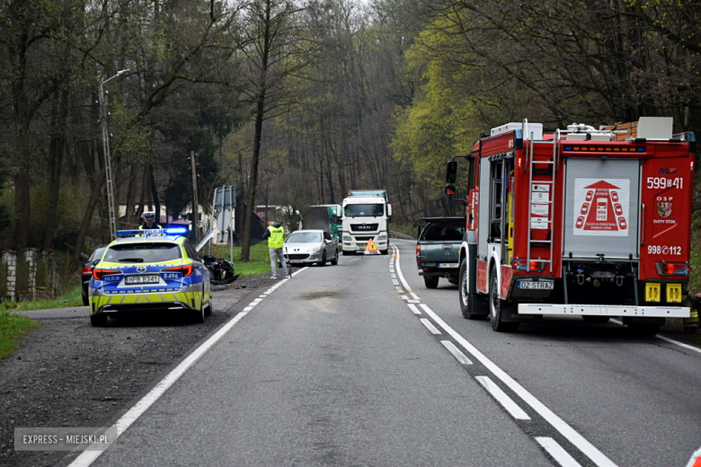 Na drodze krajowej nr 46 w Mąkolnie w gminie Złoty Stok doszło do zderzenia dwóch pojazdów