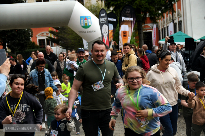 Setki biegaczy i świetne wyniki. 15. Półmaraton Henrykowski i 11. Dycha Księgi Henrykowskiej [foto]