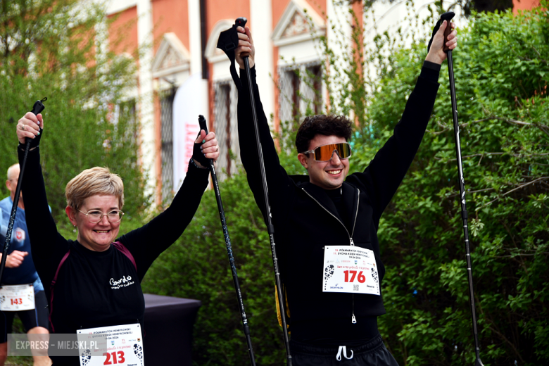 Setki biegaczy i świetne wyniki. 15. Półmaraton Henrykowski i 11. Dycha Księgi Henrykowskiej [foto]