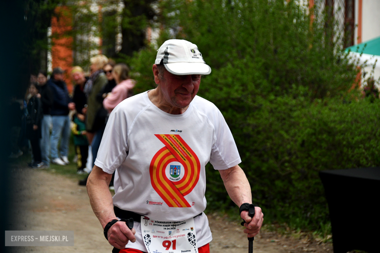 Setki biegaczy i świetne wyniki. 15. Półmaraton Henrykowski i 11. Dycha Księgi Henrykowskiej [foto]