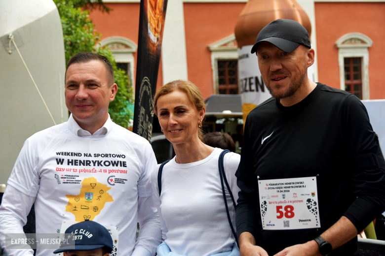 Setki biegaczy i świetne wyniki. 15. Półmaraton Henrykowski i 11. Dycha Księgi Henrykowskiej [foto]