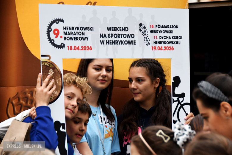 Setki biegaczy i świetne wyniki. 15. Półmaraton Henrykowski i 11. Dycha Księgi Henrykowskiej [foto]