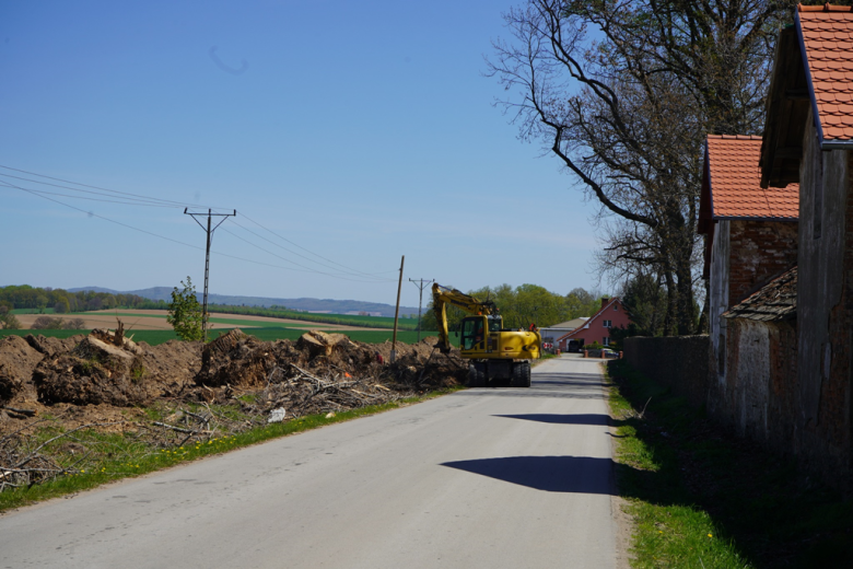 Postępy przy budowie ścieżki pieszo-rowerowej Jaworek – Sieroszów