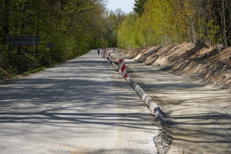 Postępy przy budowie ścieżki pieszo-rowerowej Jaworek – Sieroszów