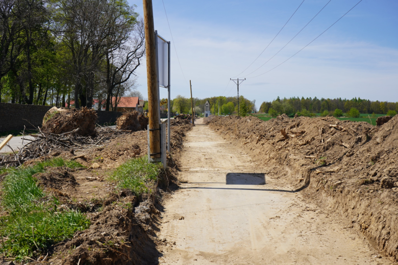 Postępy przy budowie ścieżki pieszo-rowerowej Jaworek – Sieroszów