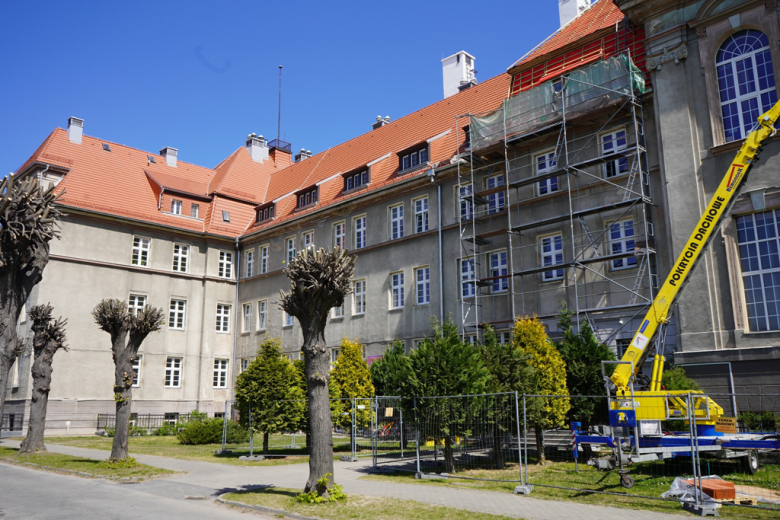 Postępują prace przy termomodernizacji liceum w Ząbkowicach Śląskich