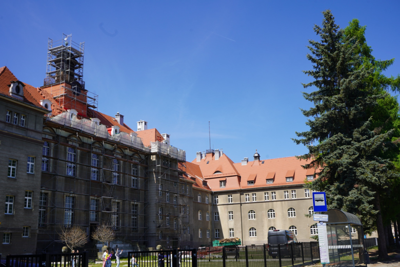 Postępują prace przy termomodernizacji liceum w Ząbkowicach Śląskich