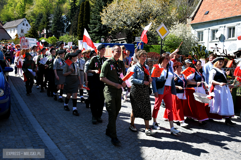 Tradycja, dobry humor i tłumy uczestników. Barwny pochód pierwszomajowy w Srebrnej Górze