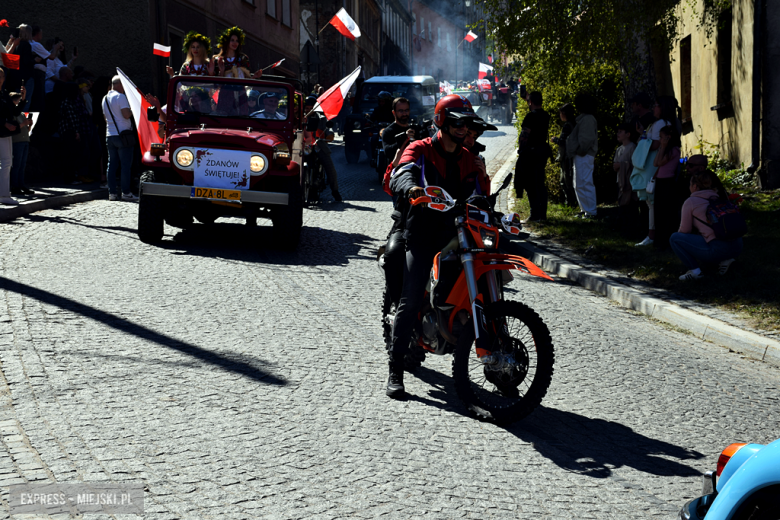 Tradycja, dobry humor i tłumy uczestników. Barwny pochód pierwszomajowy w Srebrnej Górze