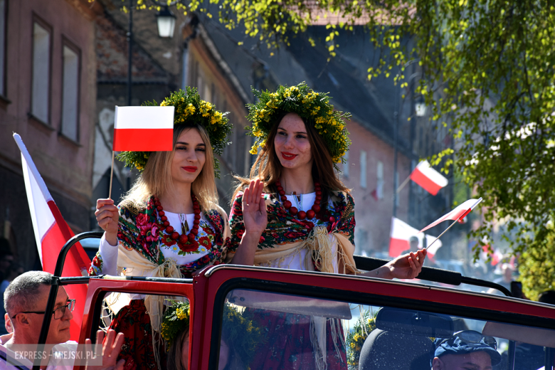 Tradycja, dobry humor i tłumy uczestników. Barwny pochód pierwszomajowy w Srebrnej Górze