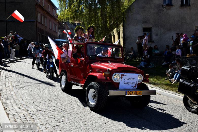 Tradycja, dobry humor i tłumy uczestników. Barwny pochód pierwszomajowy w Srebrnej Górze