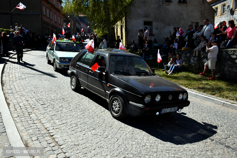 	Tradycja, dobry humor i tłumy uczestników. Barwny pochód pierwszomajowy w Srebrnej Górze