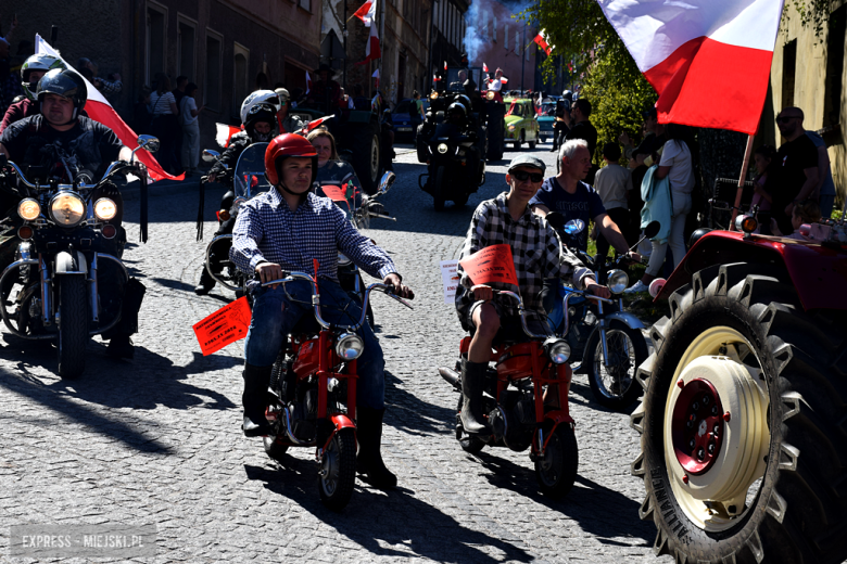 	Tradycja, dobry humor i tłumy uczestników. Barwny pochód pierwszomajowy w Srebrnej Górze