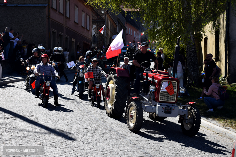 	Tradycja, dobry humor i tłumy uczestników. Barwny pochód pierwszomajowy w Srebrnej Górze
