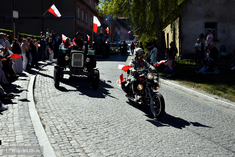 	Tradycja, dobry humor i tłumy uczestników. Barwny pochód pierwszomajowy w Srebrnej Górze