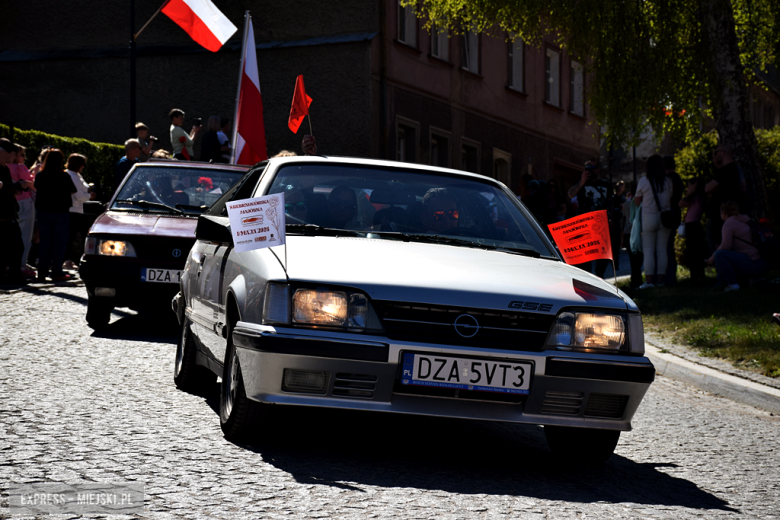 	Tradycja, dobry humor i tłumy uczestników. Barwny pochód pierwszomajowy w Srebrnej Górze