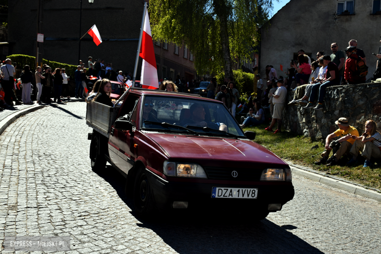 	Tradycja, dobry humor i tłumy uczestników. Barwny pochód pierwszomajowy w Srebrnej Górze