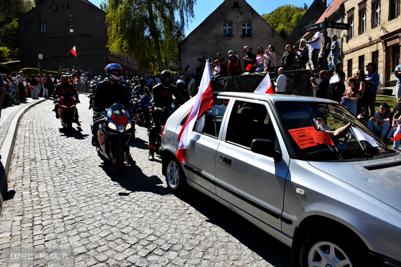 	Tradycja, dobry humor i tłumy uczestników. Barwny pochód pierwszomajowy w Srebrnej Górze