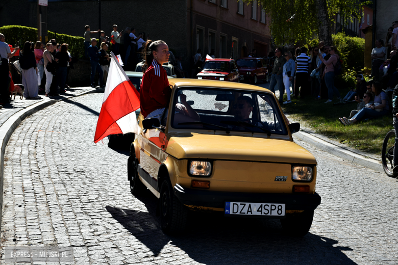 	Tradycja, dobry humor i tłumy uczestników. Barwny pochód pierwszomajowy w Srebrnej Górze